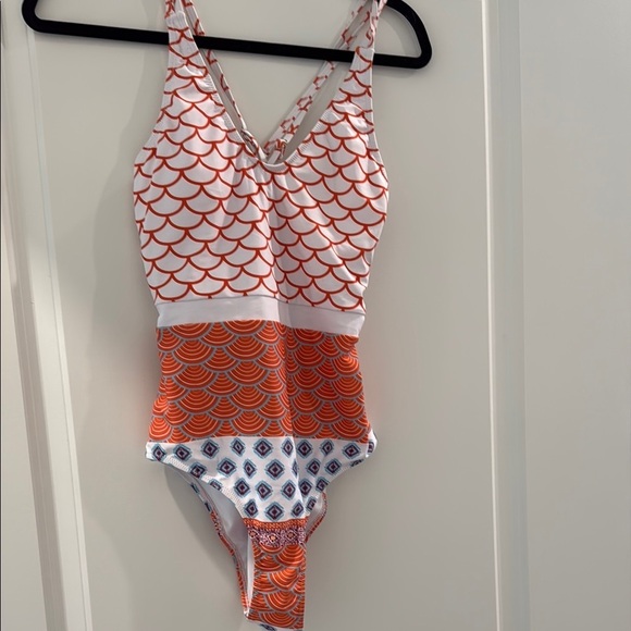 NWT CUPSHE Stylish Orange and White  One Piece Swimsuit sz 8 - Picture 1 of 4